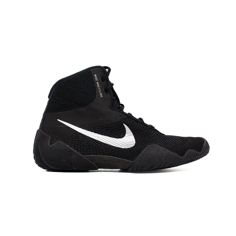 Nike Tawa, Negro
