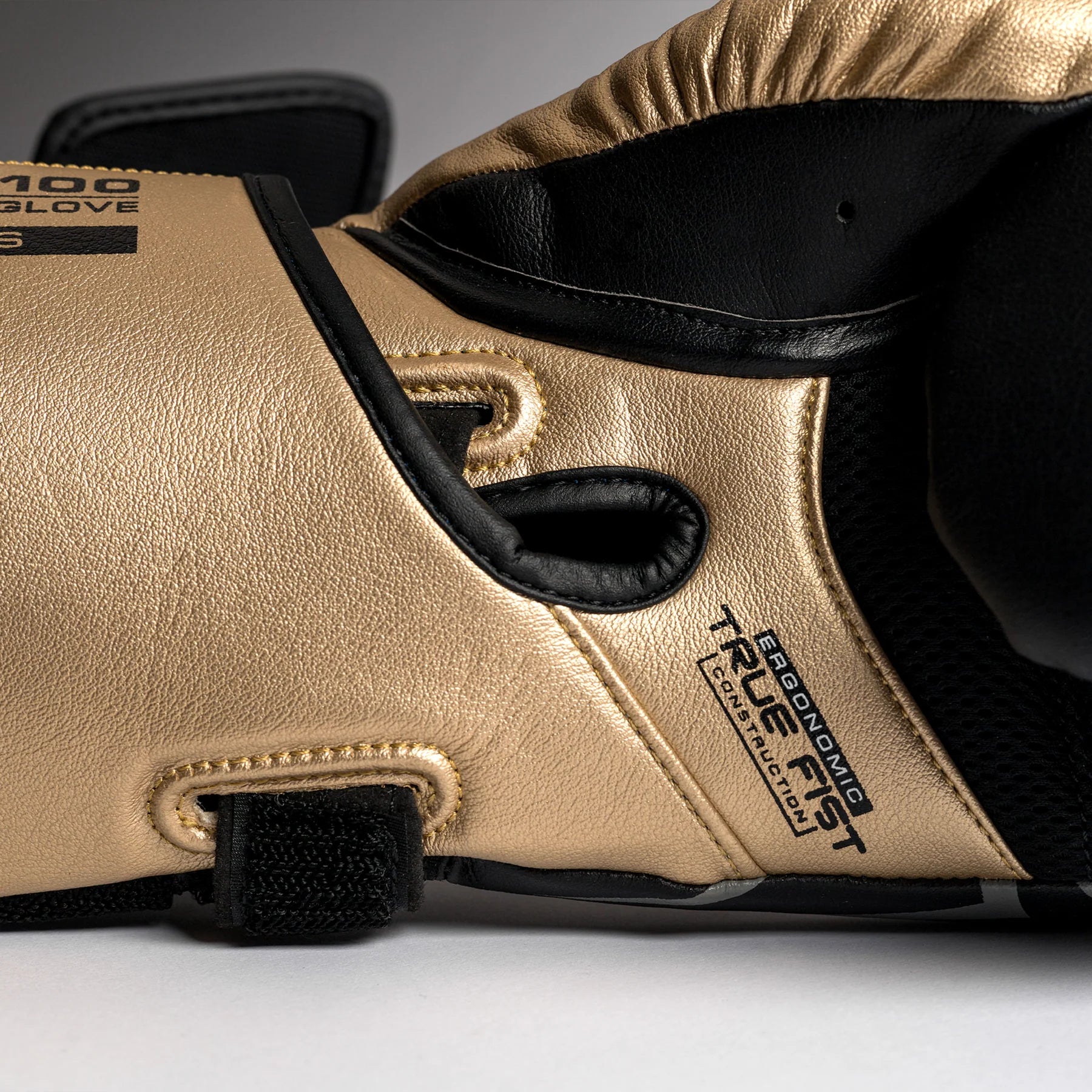 Guantes Rival RB100, Negro/Dorado